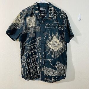 Harry Potter Marauder's Map Short-Sleeved Woven Button-Up
Men Size Large